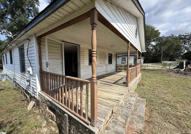 Photo 3 of Single family home for sale at 121 Bird St, Union, SC 29379 | MLS# 1605127 | Listing updated on 2026-10-08