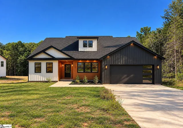 Photo 2 of Single family home for sale at 488 Skyline Dr, Campobello, SC 29322 | MLS# 1605340 | Listing updated on 2026-09-30