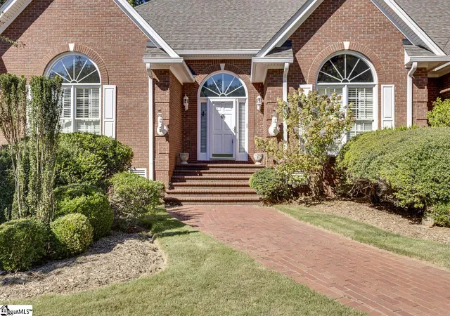 Photo 2 of Sale Pending at 321 Huntcliff Dr, Taylors, SC 29687 | MLS# 1605351 | Listing updated on 2026-10-26