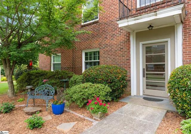 Listing Photo 4 - Condo for sale in building located at 100 Lewis Dr, Greenville, SC 29605 - Unit #Unit 4B