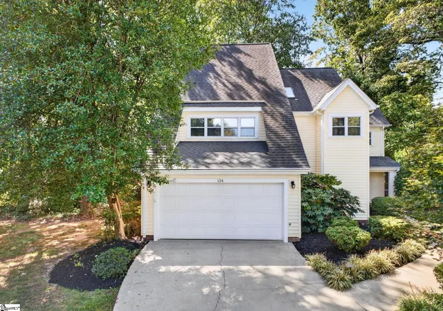 Photo 1 of Single family home for sale at 134 Forest Lake Dr, Simpsonville, SC 29681 | MLS# 1605399 | Listing updated on 2026-10-15