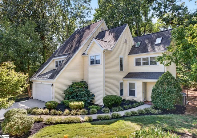 Photo 2 of Single family home for sale at 134 Forest Lake Dr, Simpsonville, SC 29681 | MLS# 1605399 | Listing updated on 2026-10-15