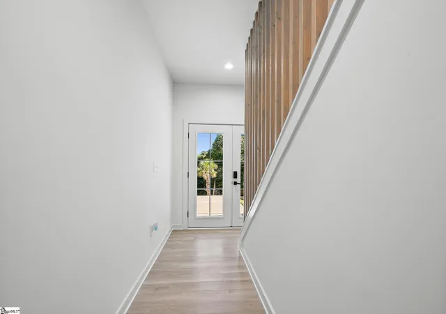 Photo 3 of Single family home for sale at 29 Heard Dr, Greenville, SC 29605 | MLS# 1606514 | Listing updated on 2026-10-23