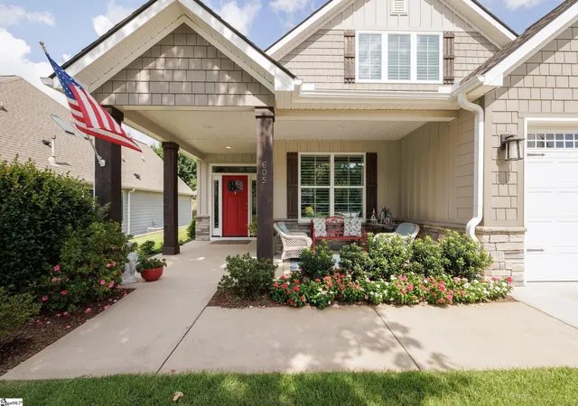 Photo 3 of Single family home for sale at 605 Ponden Dr, Greer, SC 29650 | MLS# 1603056 | Listing updated on 2026-09-05