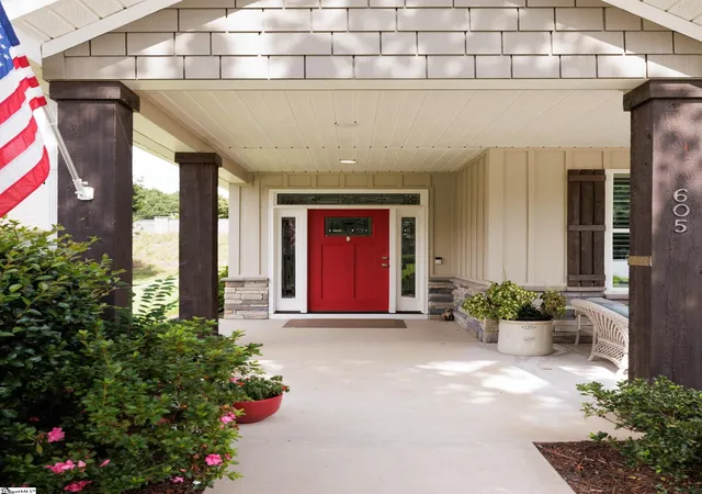 Photo 4 of Single family home for sale at 605 Ponden Dr, Greer, SC 29650 | MLS# 1603056 | Listing updated on 2026-09-05
