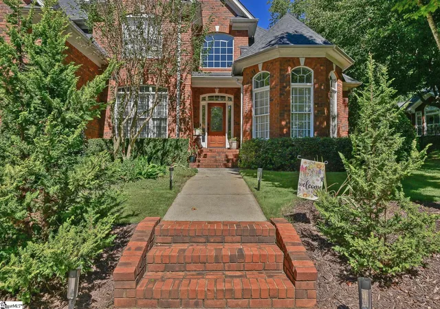 Photo 3 of Single family home for sale at 118 Beckworth Dr, Taylors, SC 29687 | MLS# 1605462 | Listing updated on 2026-10-03