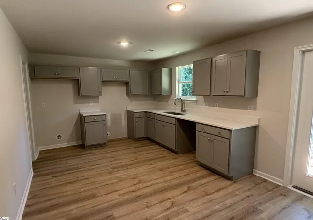 Photo 3 of Single family home for sale at 900 Raymond Ave, Anderson, SC 29625 | MLS# 1606464 | Listing updated on 2026-10-13