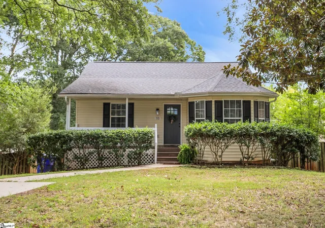 Photo 2 of Single family home for sale at 118 Dixie Ave, Greenville, SC 29607 | MLS# 1601679 | Listing updated on 2026-09-05