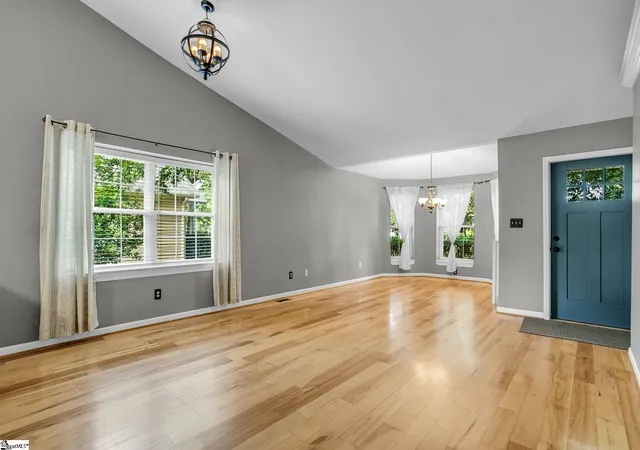 Photo 4 of Single family home for sale at 118 Dixie Ave, Greenville, SC 29607 | MLS# 1601679 | Listing updated on 2026-09-05