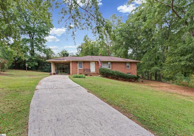 Photo 2 of Sale Pending at 11 Provo Dr, Greenville, SC 29617 | MLS# 1606486 | Listing updated on 2026-10-19