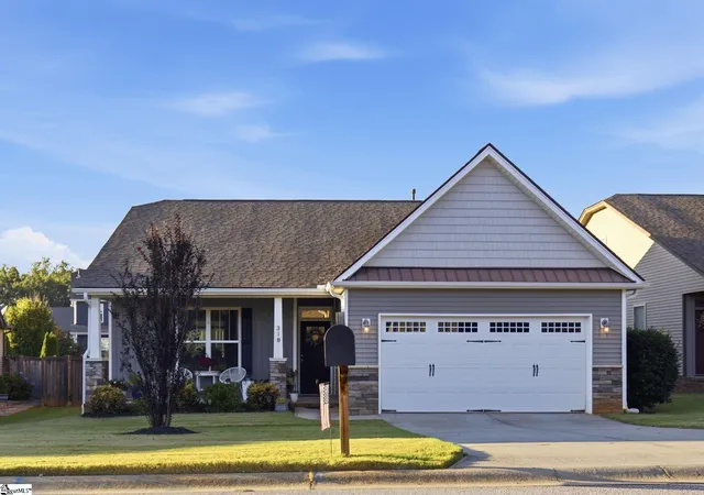 Photo 2 of Sale Pending at 318 Stallion Rd, Greenville, SC 29617 | MLS# 1606201 | Listing updated on 2026-10-26