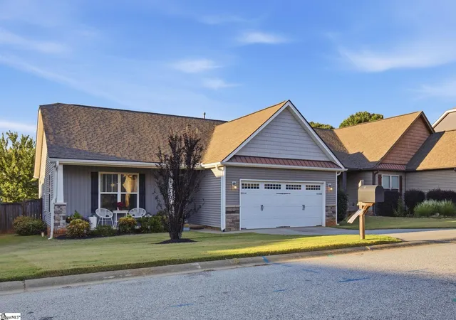 Photo 3 of Sale Pending at 318 Stallion Rd, Greenville, SC 29617 | MLS# 1606201 | Listing updated on 2026-10-26