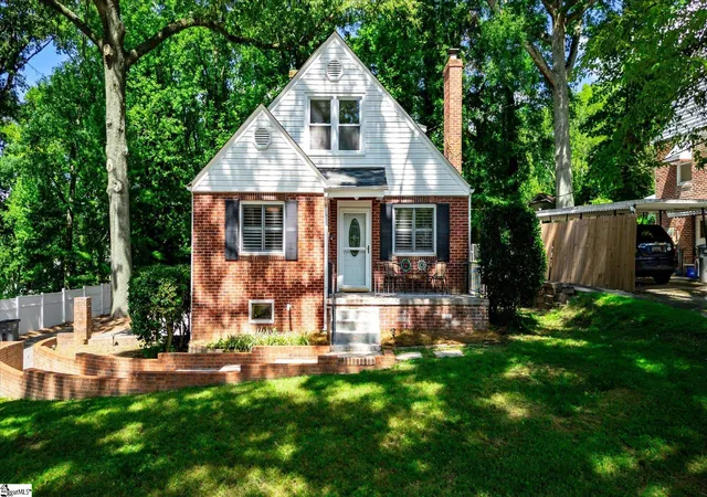Photo 3 of Single family home for sale at 218 Mcmakin Dr, Greenville, SC 29617 | MLS# 1603990 | Listing updated on 2026-10-05