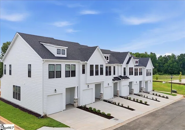 Photo 2 of Townhouse for sale at 3 Hagen Ln, Simpsonville, SC 29681 | MLS# 1606253 | Listing updated on 2026-10-09