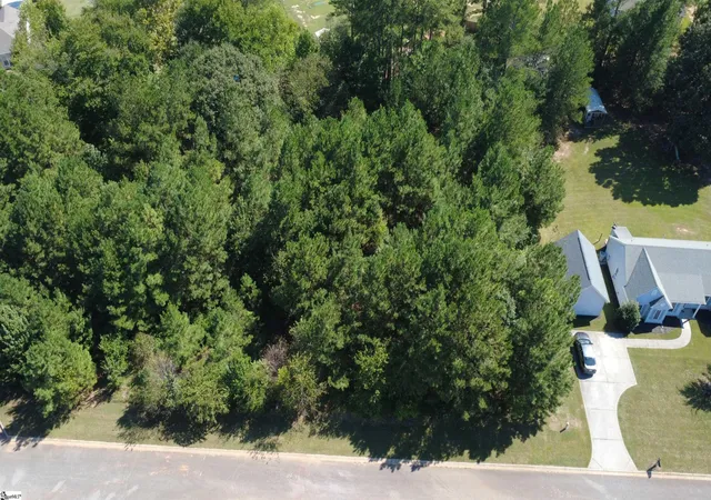 Photo 2 of Sale Pending at 208 Carrageen Dr, Williamston, SC 29697 | MLS# 1605505 | Listing updated on 2026-10-02