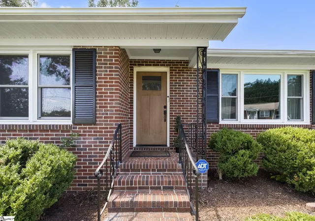 Photo 2 of Single family home for sale at 1 Dickens Ln, Taylors, SC 29687 | MLS# 1602700 | Listing updated on 2026-09-09