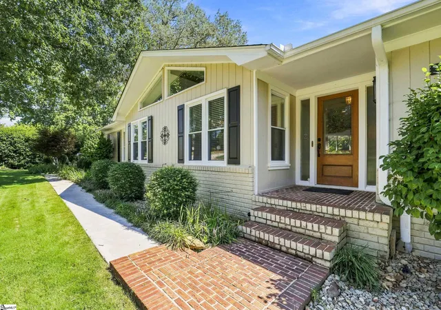 Photo 2 of Single family home for sale at 110 Stonehedge Dr, Greenville, SC 29615 | MLS# 1603334 | Listing updated on 2026-09-14
