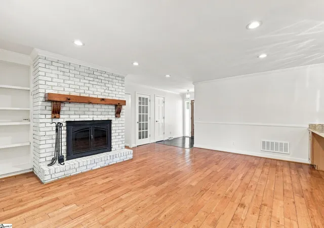Photo 4 of Single family home for sale at 110 Stonehedge Dr, Greenville, SC 29615 | MLS# 1603334 | Listing updated on 2026-09-14