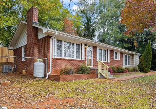 Photo 2 of Single family home for sale at 2 Abelia Dr, Greenville, SC 29617 | MLS# 1602634 | Listing updated on 2026-09-02