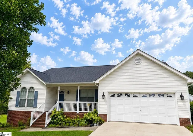 Photo 1 of Single family home for sale at 6 Duer Way, Greer, SC 29651 | MLS# 1602917 | Listing updated on 2026-09-10