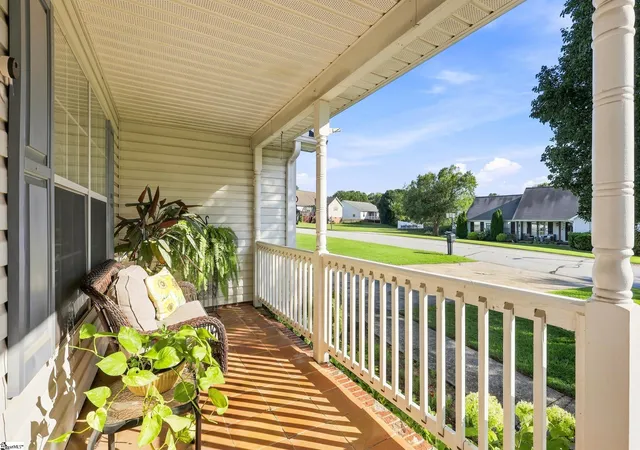Photo 3 of Single family home for sale at 6 Duer Way, Greer, SC 29651 | MLS# 1602917 | Listing updated on 2026-09-10