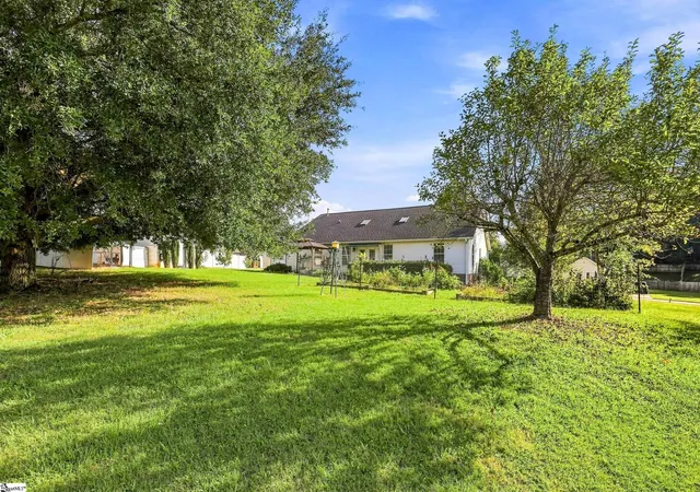Photo 3 of Single family home for sale at 6 Duer Way, Greer, SC 29651 | MLS# 1602917 | Listing updated on 2026-09-10
