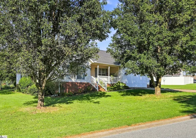 Photo 4 of Single family home for sale at 6 Duer Way, Greer, SC 29651 | MLS# 1602917 | Listing updated on 2026-09-10