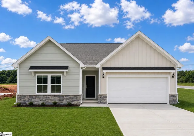 Photo 1 of Single family home for sale at 204 White Fields Ave, Fountain Inn, SC 29644 | MLS# 1601587 | Listing updated on 2026-09-25