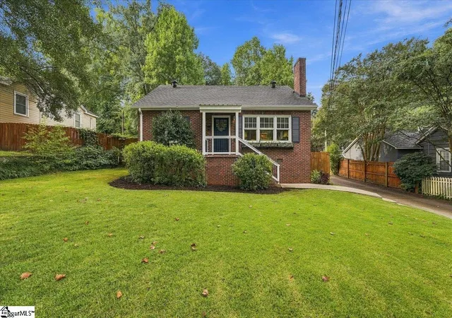 Photo 1 of Single family home for sale at 8 Charlotte St, Greenville, SC 29607 | MLS# 1604708 | Listing updated on 2026-10-06