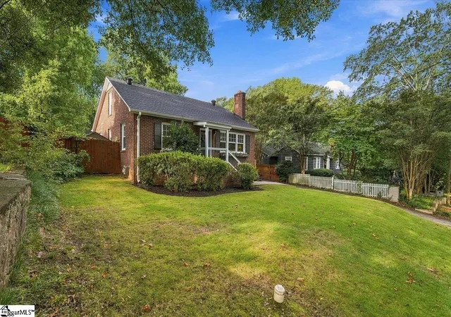 Photo 3 of Single family home for sale at 8 Charlotte St, Greenville, SC 29607 | MLS# 1604708 | Listing updated on 2026-10-06