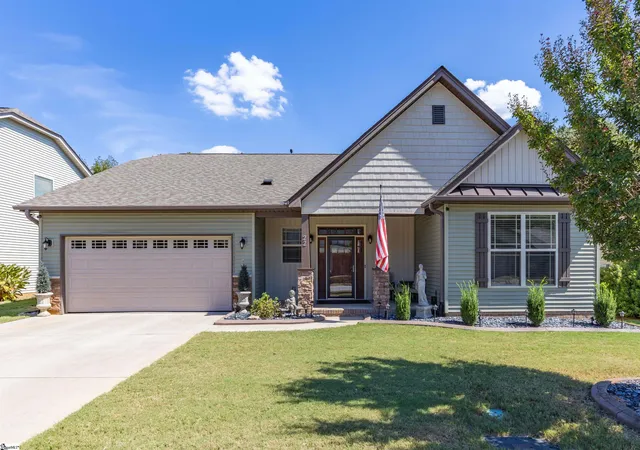 Photo 1 of Single family home for sale at 22 Summerdale Dr, Taylors, SC 29687 | MLS# 1603585 | Listing updated on 2026-09-11