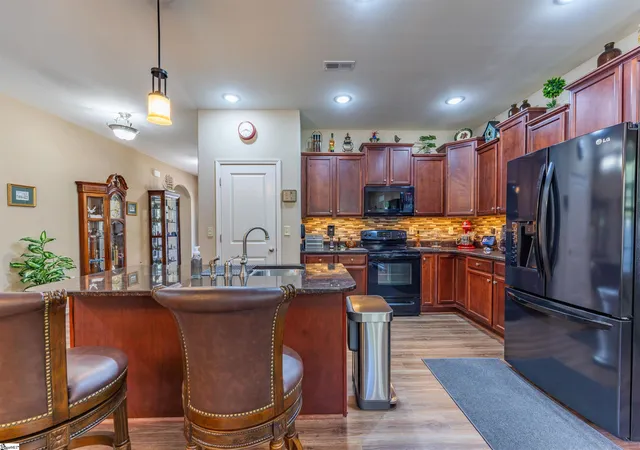 Photo 3 of Single family home for sale at 22 Summerdale Dr, Taylors, SC 29687 | MLS# 1603585 | Listing updated on 2026-09-11