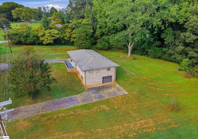 Photo 2 of Single family home for sale at 108 Apple Dr, Liberty, SC 29657 | MLS# 1604506 | Listing updated on 2026-09-23