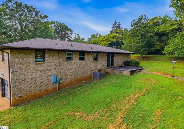 Photo 3 of Single family home for sale at 108 Apple Dr, Liberty, SC 29657 | MLS# 1604506 | Listing updated on 2026-09-23