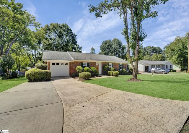 Photo 2 of Single family home for sale at 110 Dorian Dr, Simpsonville, SC 29680 | MLS# 1605426 | Listing updated on 2026-10-22
