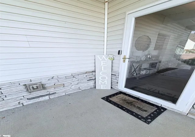 Photo 2 of Single family home for sale at 202 Ashborne Ln, Simpsonville, SC 29681 | MLS# 1604281 | Listing updated on 2026-09-19