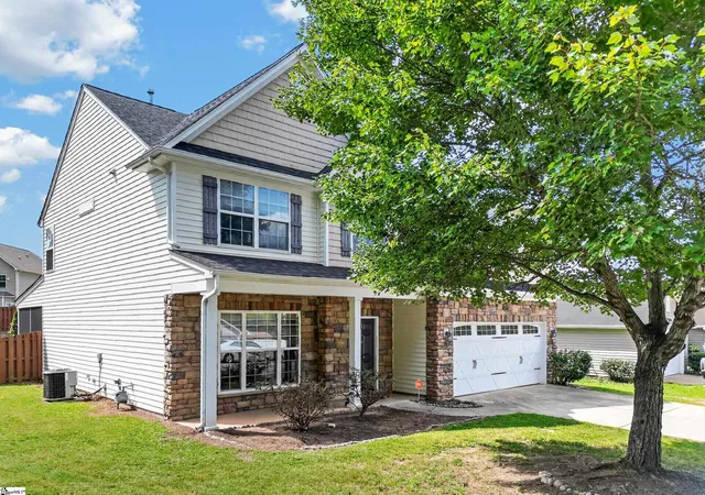 Photo 3 of Single family home for sale at 1 Garfield Ln, Simpsonville, SC 29681 | MLS# 1603061 | Listing updated on 2026-09-15
