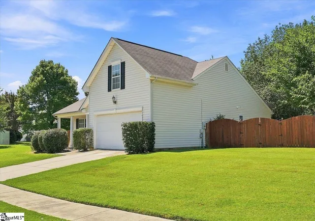Photo 2 of Single family home for sale at 18 Buckhead Ln, Simpsonville, SC 29681 | MLS# 1602626 | Listing updated on 2026-09-01