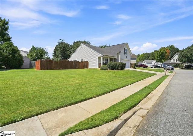 Photo 3 of Single family home for sale at 18 Buckhead Ln, Simpsonville, SC 29681 | MLS# 1602626 | Listing updated on 2026-09-01