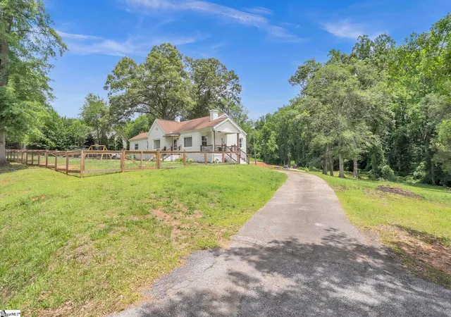 Photo 2 of Single family home for sale at 904 Highway 357, Greer, SC 29651 | MLS# 1602952 | Listing updated on 2026-09-04