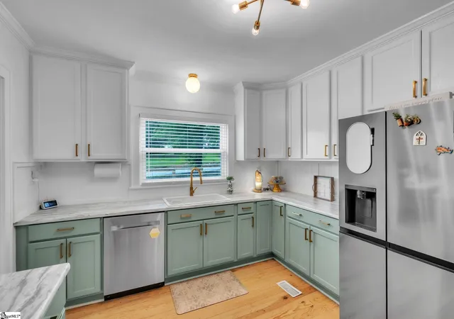 Photo 2 of Single family home for sale at 904 Highway 357, Greer, SC 29651 | MLS# 1602952 | Listing updated on 2026-10-18