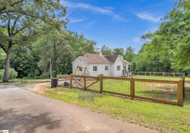 Photo 3 of Single family home for sale at 904 Highway 357, Greer, SC 29651 | MLS# 1602952 | Listing updated on 2026-09-04