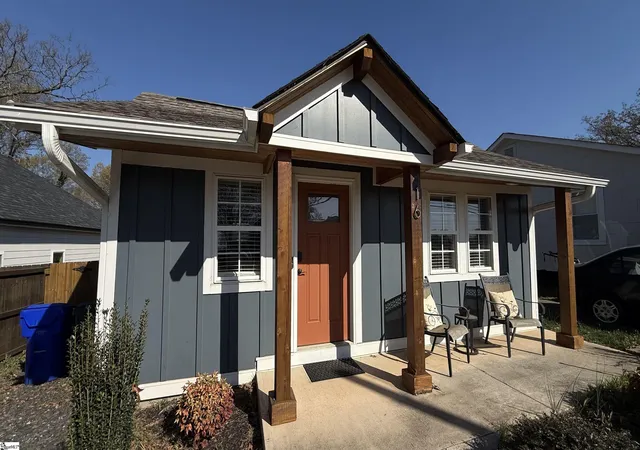 Photo 1 of Single family home for sale at 16 Crystal Ave, Greenville, SC 29605 | MLS# 1605782 | Listing updated on 2026-10-05
