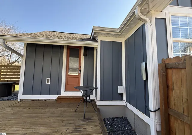 Photo 2 of Single family home for sale at 16 Crystal Ave, Greenville, SC 29605 | MLS# 1605782 | Listing updated on 2026-10-05