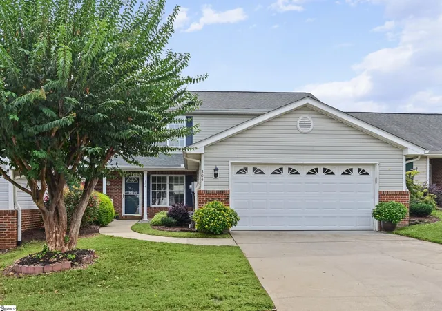 Townhouse for sale at 304 Crepe Myrtle Way, Greer, SC 29650 | MLS# 1606330