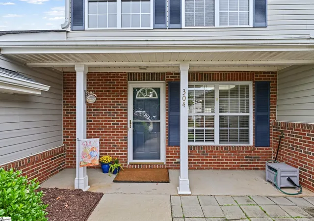Photo 3 of Townhouse for sale at 304 Crepe Myrtle Way, Greer, SC 29650 | MLS# 1606330 | Listing updated on 2026-10-10