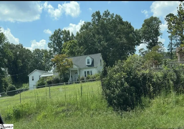 Photo 4 of Single family home for sale at 2819 Poinsett Hwy, Greenville, SC 29609 | MLS# 1602760 | Listing updated on 2026-09-02