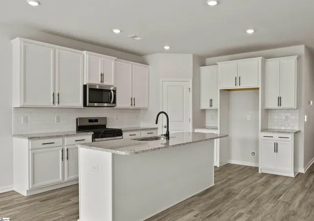 Photo 3 of Sale Pending at 413 Beautyberry St, Simpsonville, SC 29681 | MLS# 1605267 | Listing updated on 2026-09-29