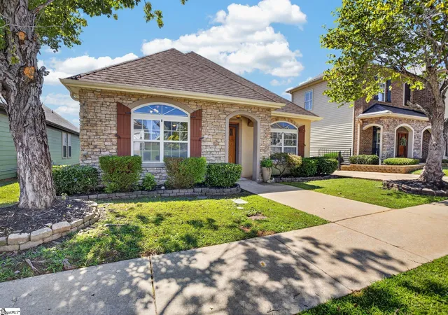 Photo 2 of Single family home for sale at 116 Bur Oak Dr, Taylors, SC 29687 | MLS# 1603490 | Listing updated on 2026-09-11