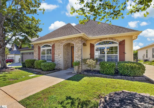 Photo 2 of Single family home for sale at 116 Bur Oak Dr, Taylors, SC 29687 | MLS# 1603490 | Listing updated on 2026-09-11
